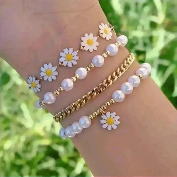 ⚠️Clearance 4pcs Yellow Gold Daisy Bracelets - Picture 1 of 6